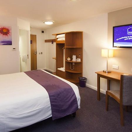 Premier Inn Dundee West Экстерьер фото