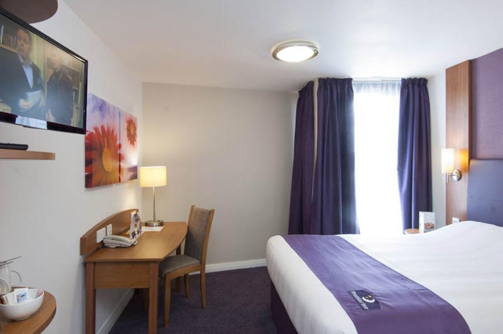 Premier Inn Dundee West Номер фото