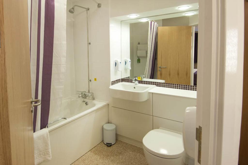 Premier Inn Dundee West Номер фото
