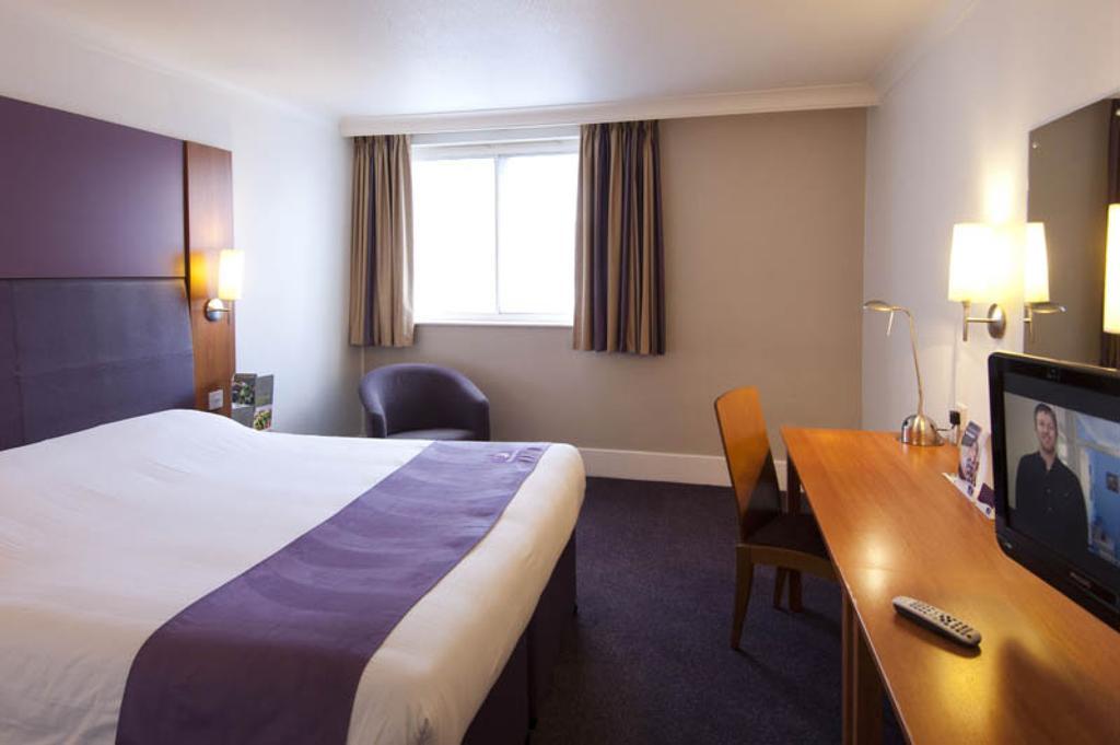 Premier Inn Dundee West Номер фото