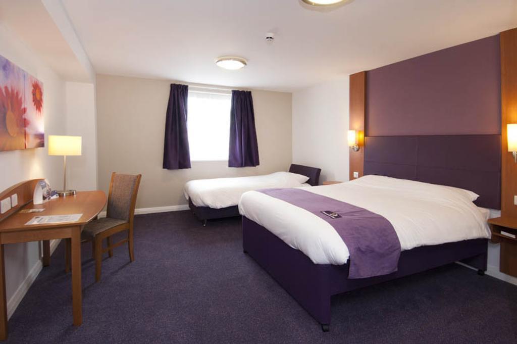 Premier Inn Dundee West Номер фото