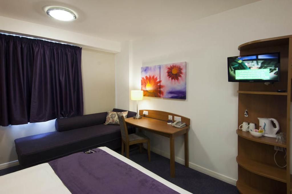 Premier Inn Dundee West Номер фото