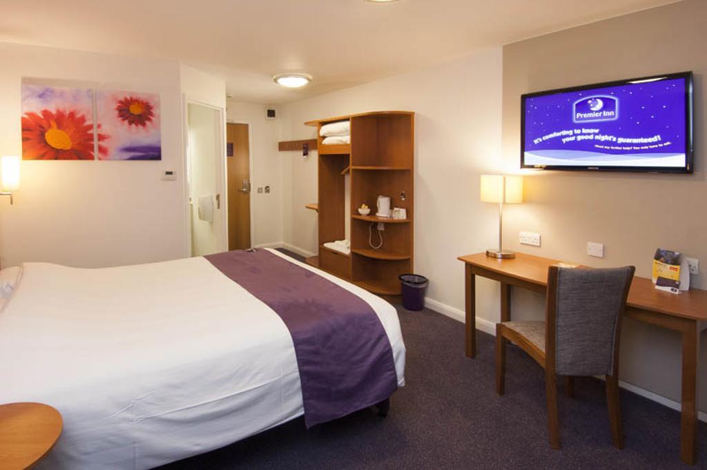 Premier Inn Dundee West Экстерьер фото