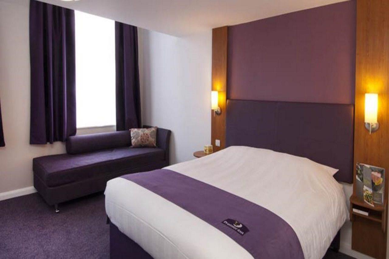 Premier Inn Dundee West Экстерьер фото
