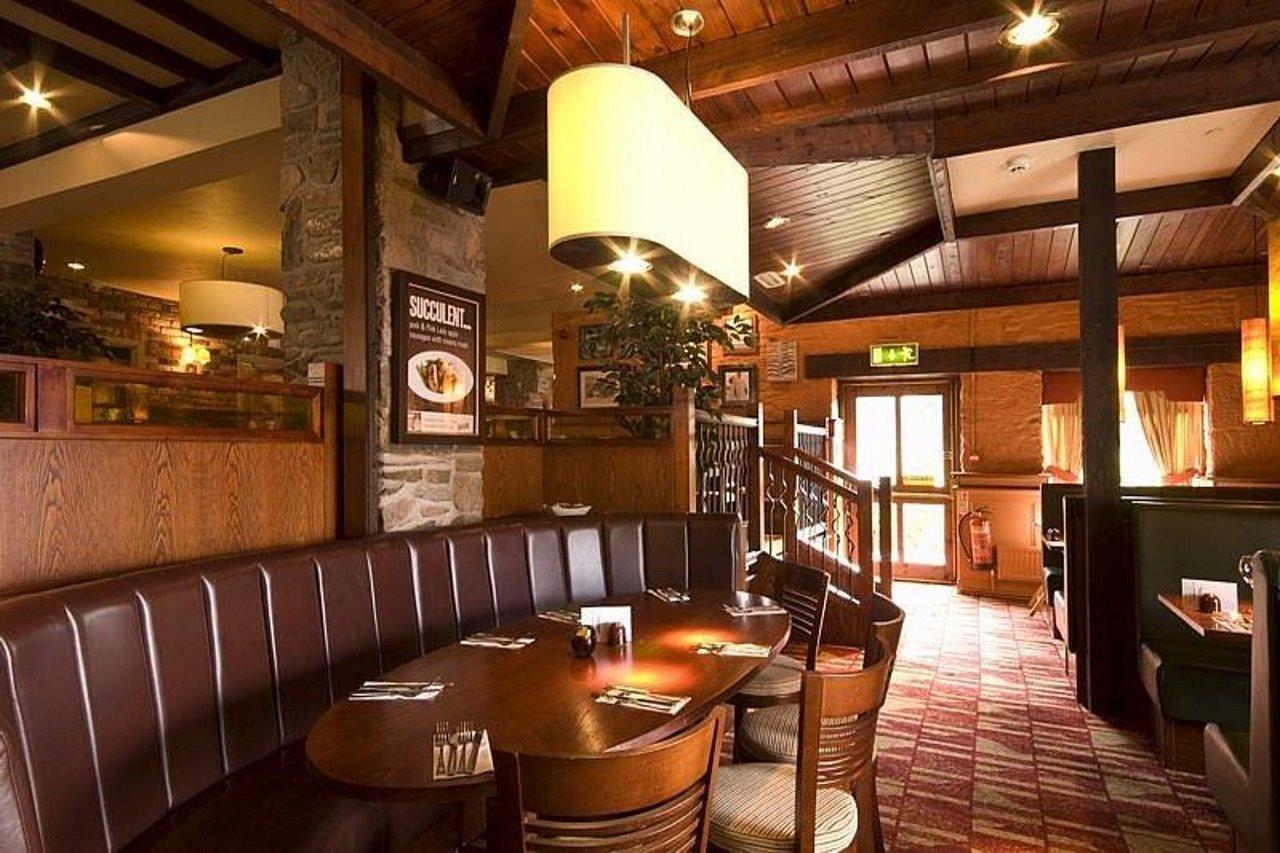 Premier Inn Dundee West Экстерьер фото