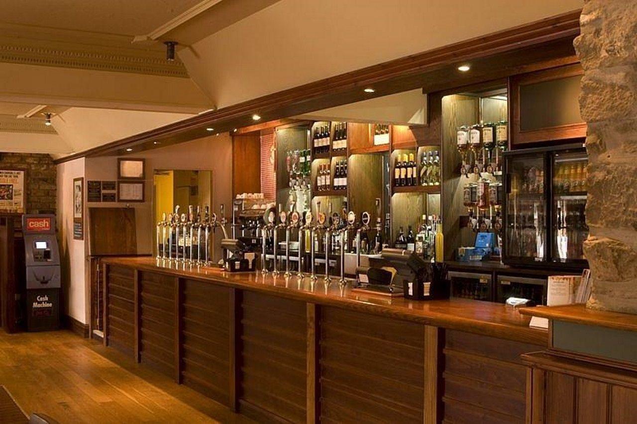 Premier Inn Dundee West Экстерьер фото