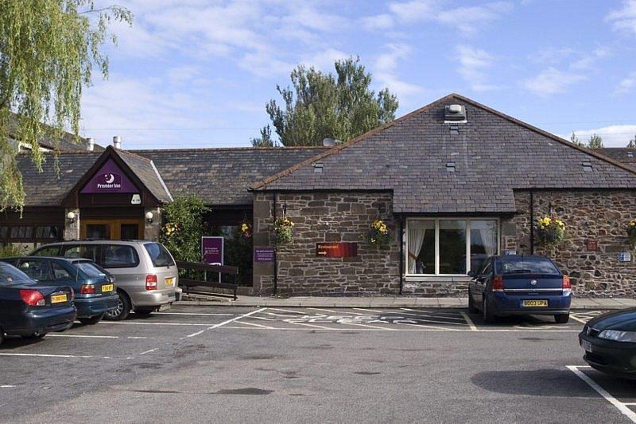 Premier Inn Dundee West Экстерьер фото